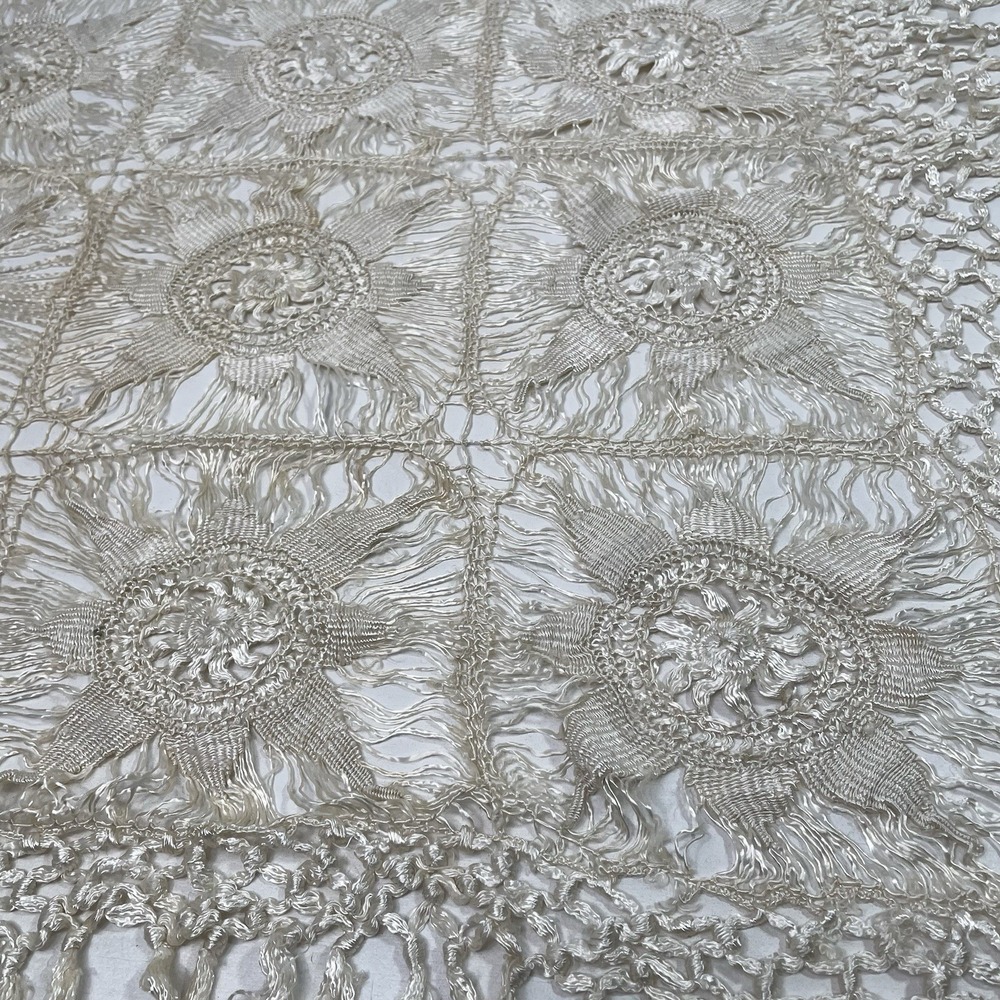 Vintage Cream Lace Crochet Coverlet Shawl Wrap Square Floral Fringe Delicate - Picture 8 of 16